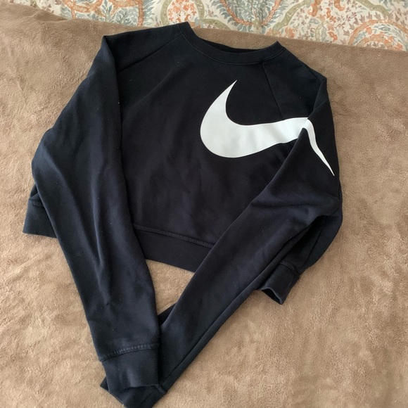 Nike Sweaters - Nike Versa cropped sweatshirt